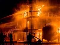 आगलगने से 8 लोगों की मौत हो गई।