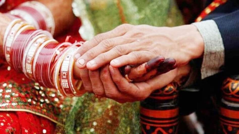 एक युवक ने किन्नर से शादी की